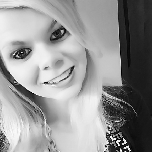 Welcome to My Closet! - Picture 5 of 12